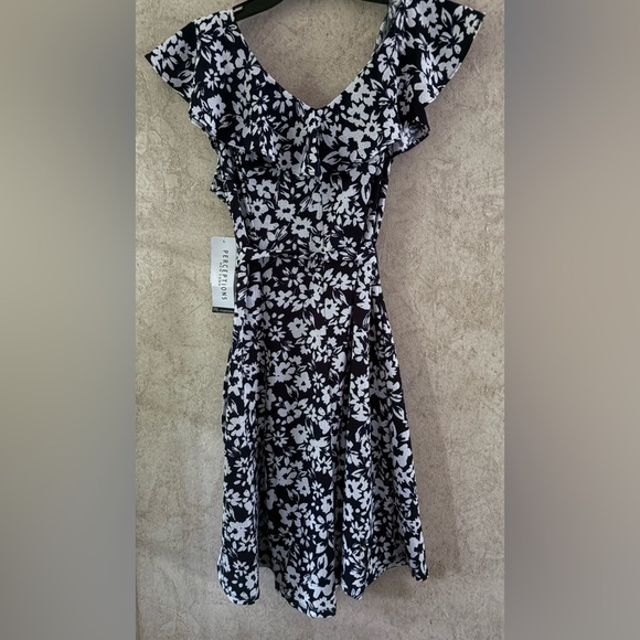 Perceptions Navy White Floral Dress (Bust 40”-42”
Waist 40”Length 36”) - Picture 4 of 7